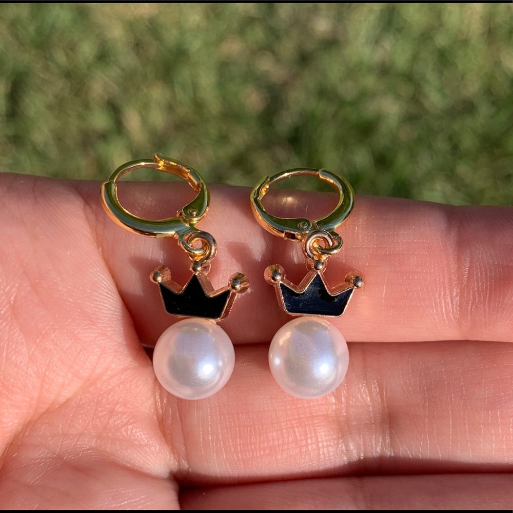 Crown Pearl Earrings